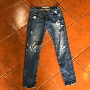 Trendy Abercrombie & Fitch holy jeans size 6/28